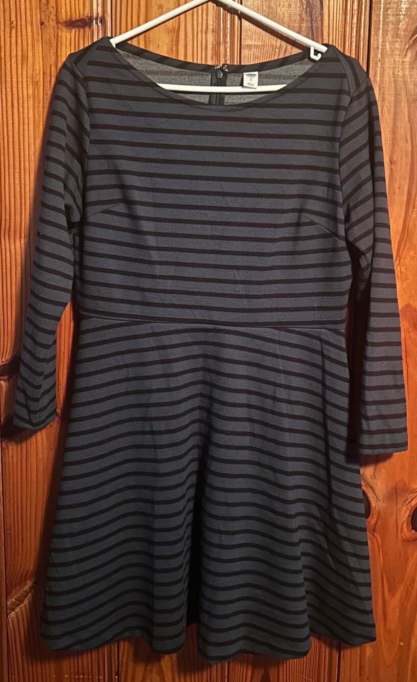 Old Navy women’s fit and flare dress green/black long sleeve size large